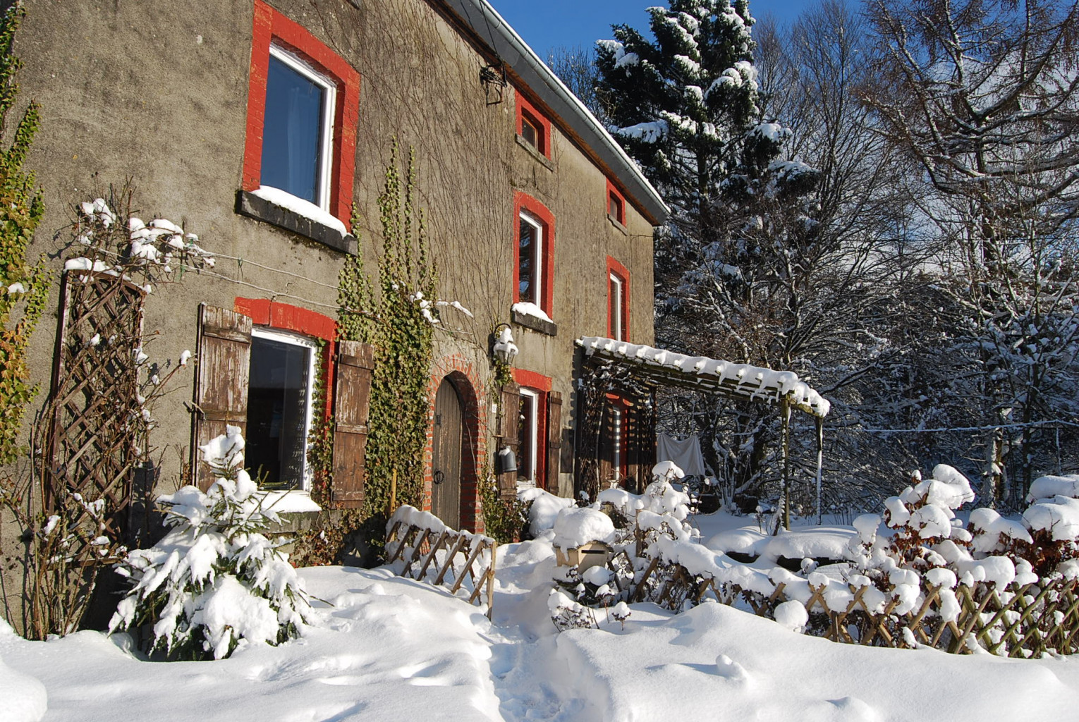 Quand la neige s'invite au gîte